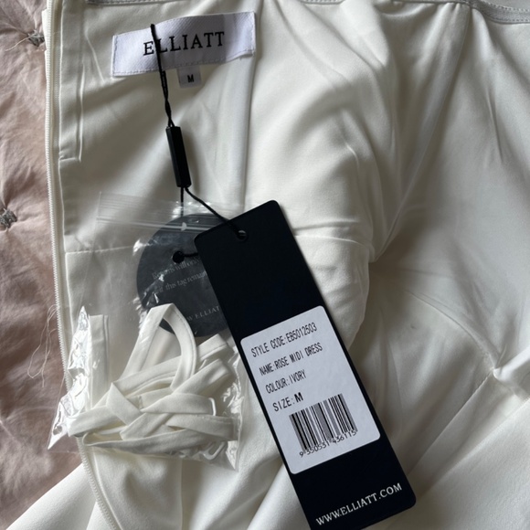 NWT Elliatt Rose Off The Shoulder Midi Dress - Picture 9 of 9